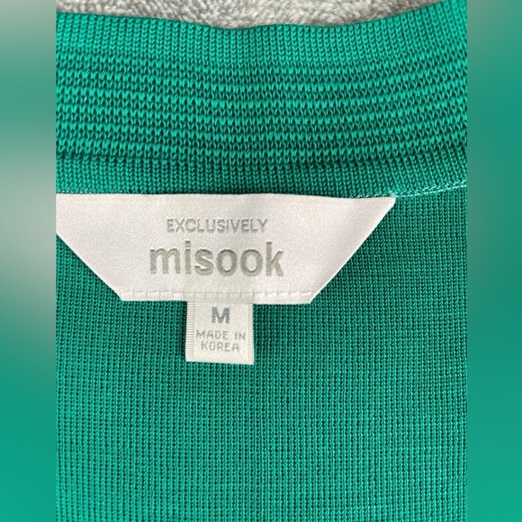 Exclusively Misook classic green knit tank top with slits on sides size M - Picture 2 of 5